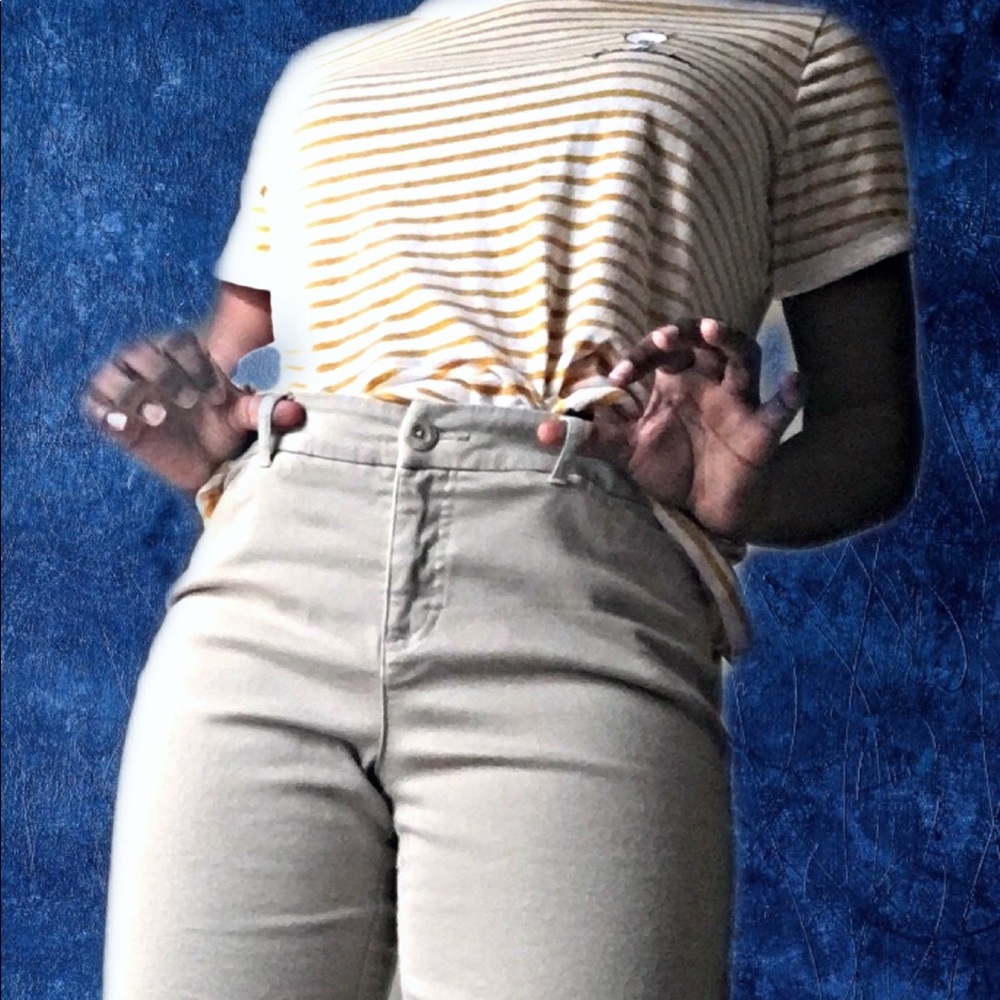 ✨ LIKE-NEW TAN ST. JOHN’S BAY BERMUDA SHORTS ✨